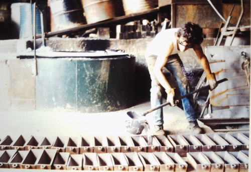 Photo of Jim Trubuhovich ladling at Glucina foundry 1970s.